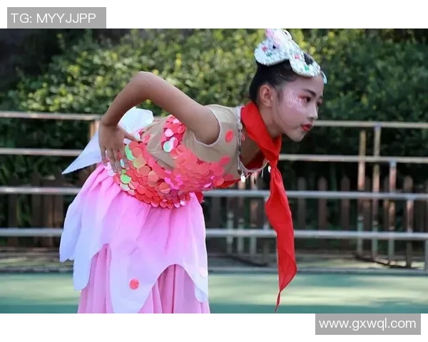 道崽闪转腾挪展现灵动身姿与智慧的完美结合