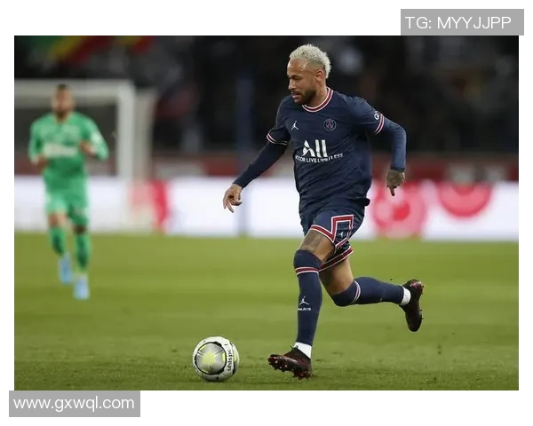 内马尔在法甲比赛中表现神勇，带领巴黎圣日耳曼取得胜利